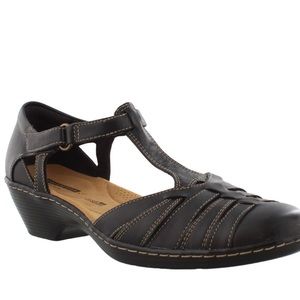 Clarks comfort  sandal in size 9